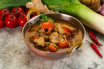 Thai curry with chicken and basil