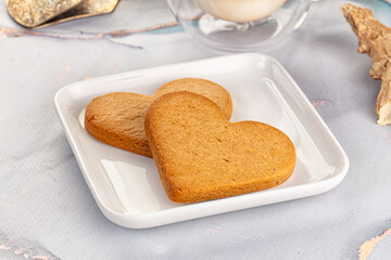 Sweet ginger cookies for snack