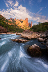 Mallos de Riglos y río Gallego