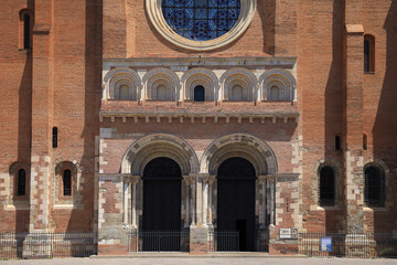 Symmetry of the front facade of Saint Sernin cathedral in Toulouse