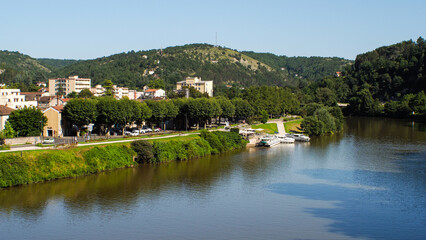 Obraz premium Ville de Cahors, sous une journée ensoleillée