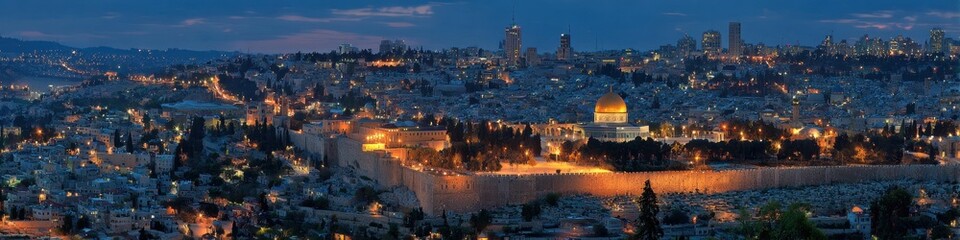 Fototapeta premium Jerusalem Night: Old City Skyline with Western Wall and Mosque at Sunset