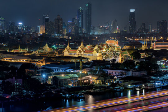Top view of Chakri Maha Prasat Throne Hall at night time.