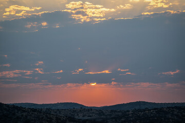 Lever du jour sur les montagnes de Namibie