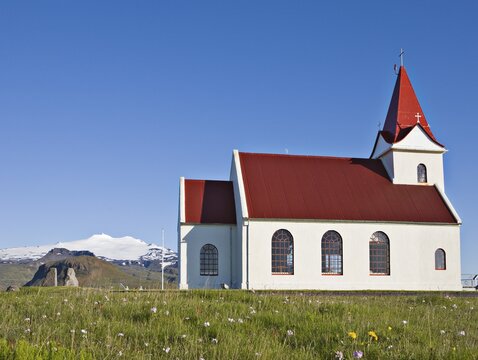 Ingjaldsh&oacute;ll Church with Mt. Snaefellsnessjoekull in the background, Snaefellsness Peninsula, Iceland, Atlantic Ocean