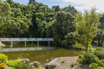 ニュージーランド　ホークスベイ地方のネイピアにあるセンテニアル・ガーデンの滝