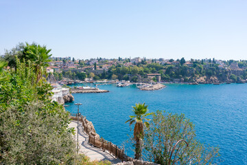 Fototapeta premium Beautiful blue ocean with palm trees and a pier