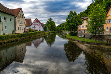Spiegelungen in der Wiesent in Waischenfeld