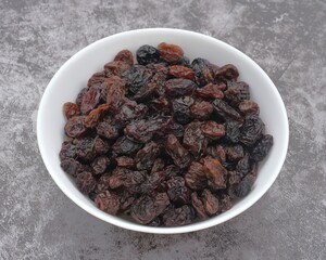 Image of jumbo flame seedless raisins.