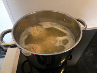 Selbstgemachte Tiroler Speckknödel