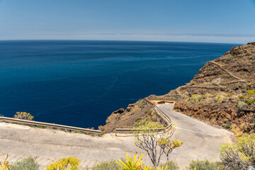Atlantik und Klippen bei Poris de Candelaria - Häuser in den Felsen am Meer – La Palma