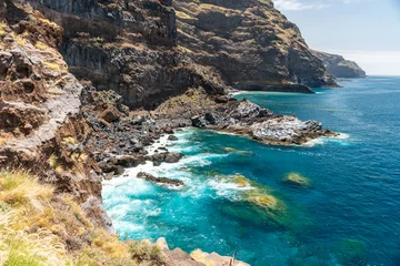 Fototapete Rund Grün Blau Atlantik und Klippen bei Poris de Candelaria - Häuser in den Felsen am Meer – La Palma  © Florian Braun