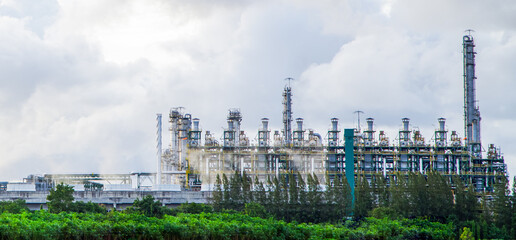 Obraz premium Oil and Gas Industrial zone,The equipment of oil refining,Close-up of industrial pipelines of an oil-refinery plant,Detail of oil pipeline with valves in large oil refinery.