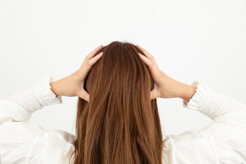 頭を抱える女性01