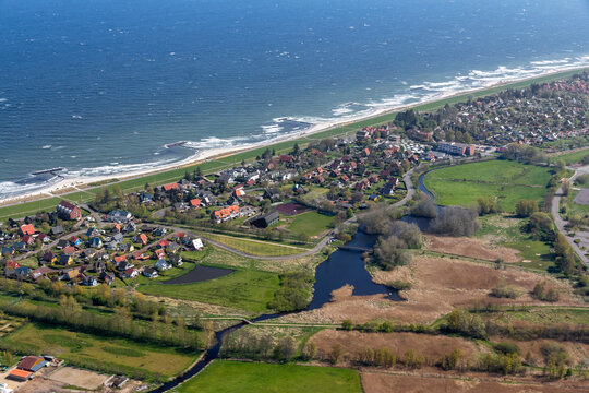 Luftbild von Sch&ouml;nberg-Kalifornien mit Blick zur Ostsee
