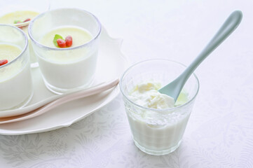 手作りミルクプリンと杏仁豆腐