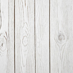Fototapeta premium This image shows a white wooden surface with vertical planks and natural wood grain texture. The light-colored panels and visible knots create a rustic, clean, and elegant background.