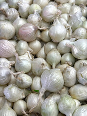 Pile of silver white pearl onions