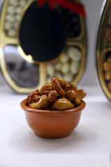 cuenco de anacardos tostados y caramelizados