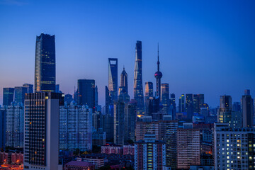 Obraz premium Shanghai Oriental Pearl TV Tower and Lujiazui Three-Piece Set at dawn