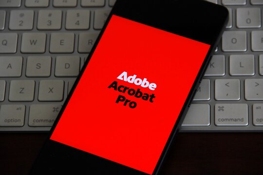 Adobe Acrobat Pro - Software completo para trabalhar com documentos PDF, oferecendo recursos avan&ccedil;ados de cria&ccedil;&atilde;o, edi&ccedil;&atilde;o, organiza&ccedil;&atilde;o, assinatura e prote&ccedil;&atilde;o de arquivos.