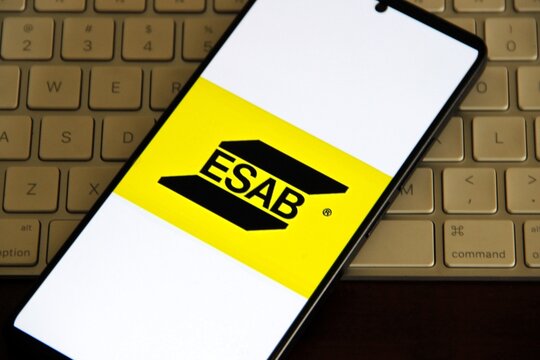 ESAB - Elektriska Svetsnings Aktie Bolaget -   Empresa multinacional, criada em 1904 por Oscar Kjellberg na cidade de G&ouml;teborg na Su&eacute;cia. Desenvolvimento da solda de arco el&eacute;trico.