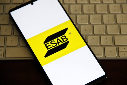 ESAB - Elektriska Svetsnings Aktie Bolaget -   Empresa multinacional, criada em 1904 por Oscar Kjellberg na cidade de G&ouml;teborg na Su&eacute;cia. Desenvolvimento da solda de arco el&eacute;trico.