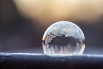 Naklejka premium Seifenblase, gefroren 