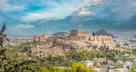 Obraz premium Panorama of the acropolis crowing over the old city center of Athens, Attica, Greece