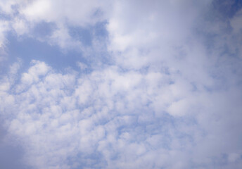 Obraz premium Soft Blue Sky with Scattered White Clouds Background