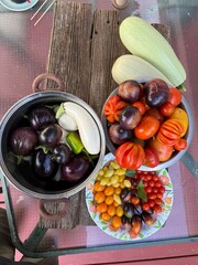 heirloom tomato (also called heritage tomato in the UK)