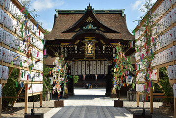 Fototapeta premium 夏の北野天満宮 三光門(京都市上京区)