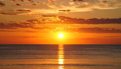 Naklejka premium Golden Sunset Over Calm Ocean.