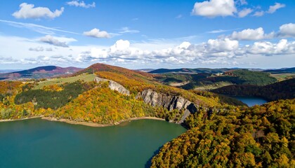 Naklejka premium Autumnal lake nestled in a mountainous landscape