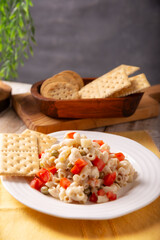Macaroni salad with elbow pasta and canned tuna, served with saltine crackers. Easy and healthy recipe.