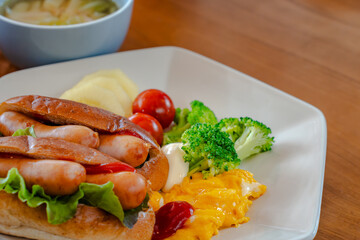 Hot dog breakfast / 洋風朝食プレート
