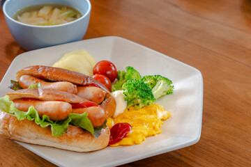 Hot dog breakfast / 洋風朝食プレート
