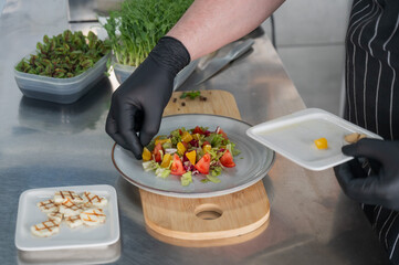 The chef lays out the salad. 