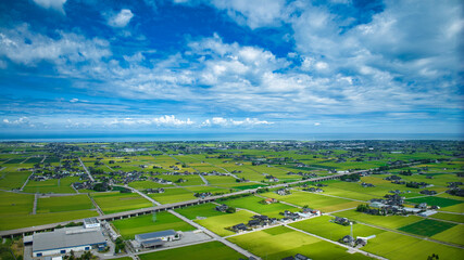 日本の富山県東部の黒部川扇状地とそこにあるインフラなどの様子