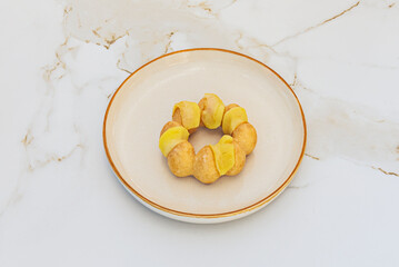 Hazelnut Cream-Filled Donuts: A classic combination of fluffy dough and a creamy roasted hazelnut filling.