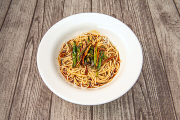 Fusion noodles: rice noodles with Thai chicken curry and cashew nuts, uniting the best of two cuisines