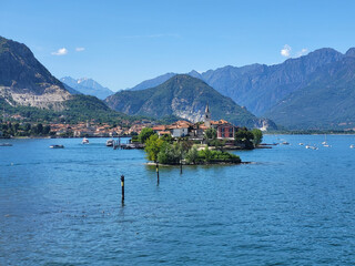 Fototapeta premium Isola Superiore, Isola dei Pescatori (île des pêcheurs). Lago Maggiore, Piemont, Italia (Lake Maggiore, Italy)