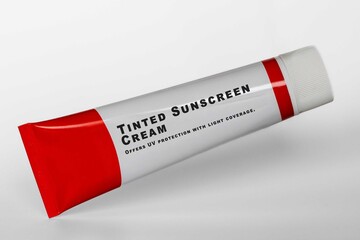 Tinted Sunscreen Cream Offers UV protection with light