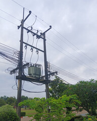 High-voltage power pole