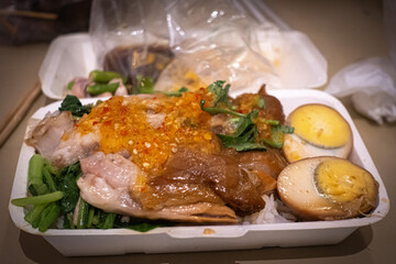 タイのバンコクの屋台のおいしい食事 