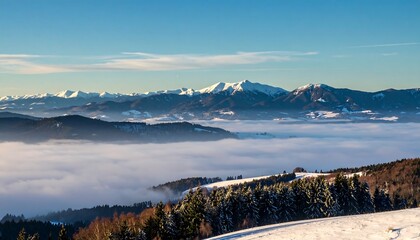 Obraz premium Snowy mountain range under a clear sky