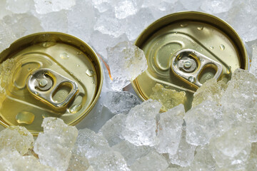 冷えた缶ビール　beer