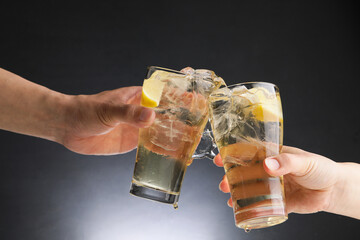 ハイボール　乾杯