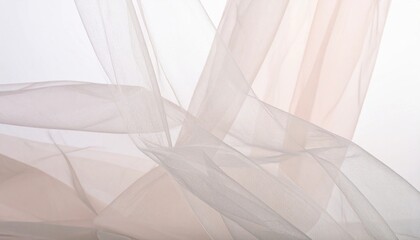 柔らかく舞う透け感のベール 光を受けて揺れる淡色の薄布の抽象表現 淡いベージュトーンの透けた布