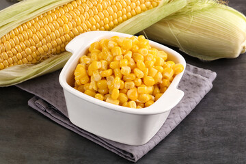 Canned sweet young corn grain